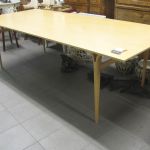 550 8524 DINING TABLE